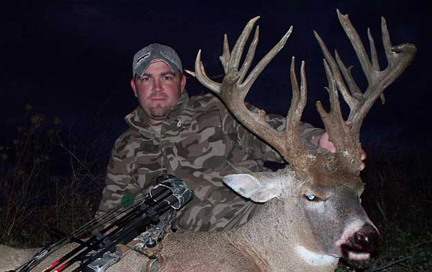 Drew Baier's Giant Non-Typical Iowa Buck